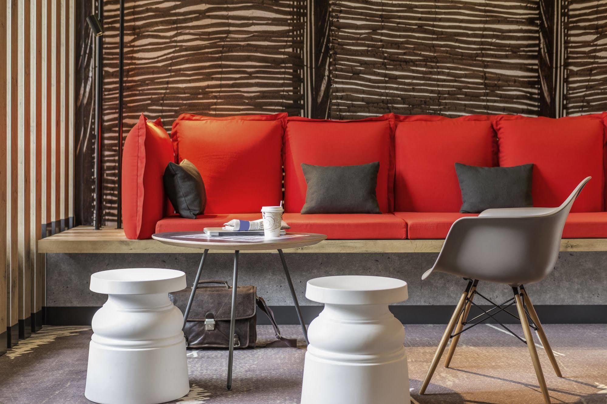 Ibis Centre Tour Bretagne Hotel 3*